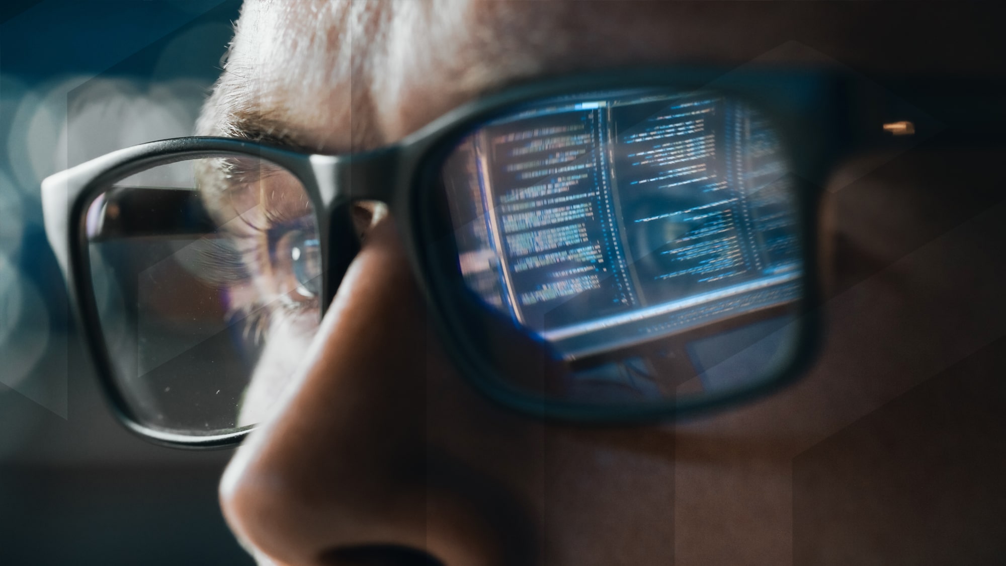 close_up_eyes_looking_at_screen-min Don’t let threats go undetected, get 24/7 threat detection
